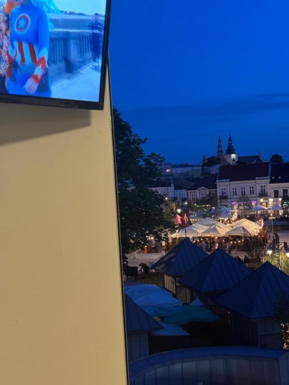 Hotelowe Pokoje Paris -Rynek Centrum- City One Kielce Buitenkant foto